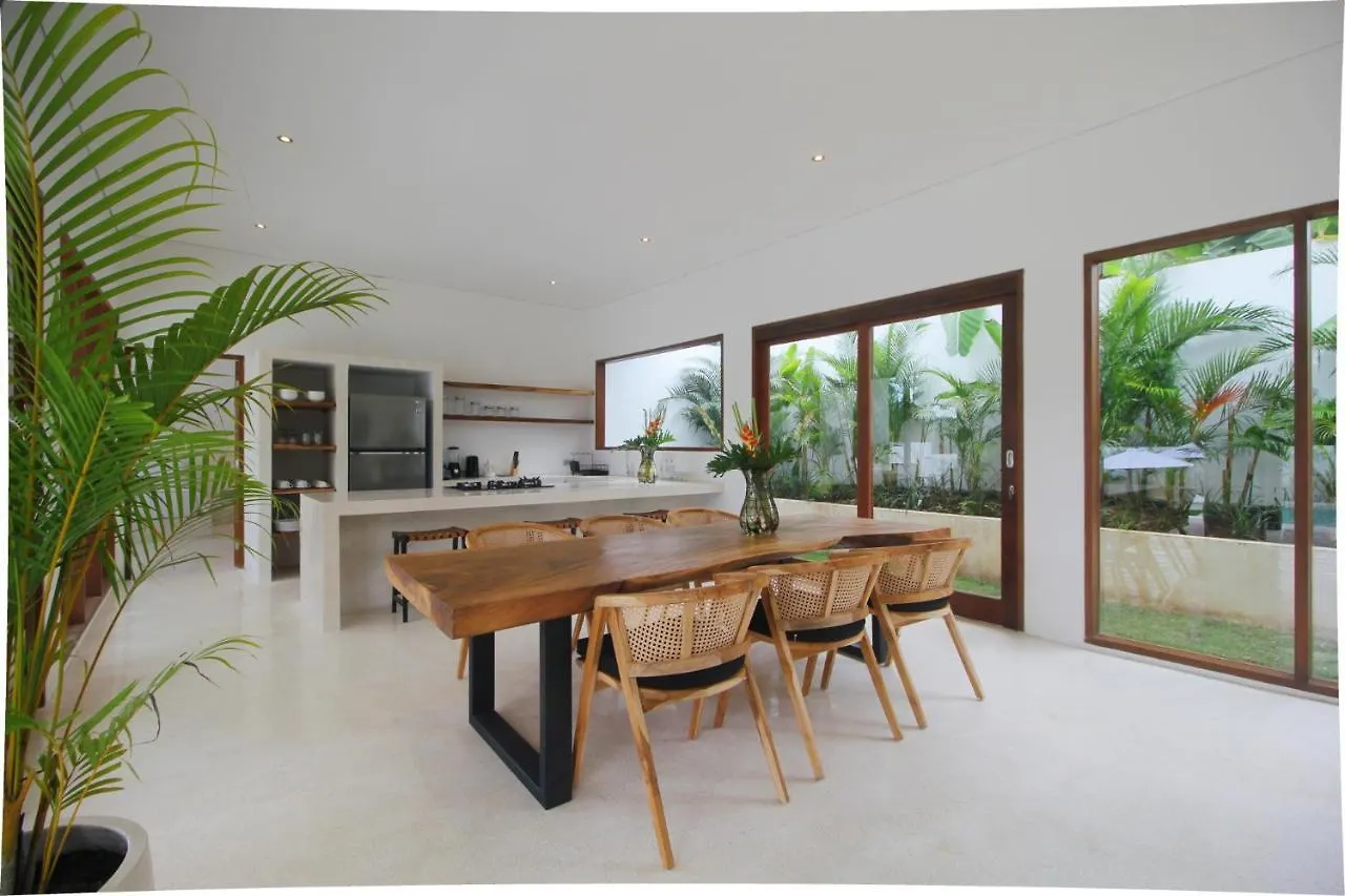 Modern And Stylish 3 Bedroom Villa أوبود